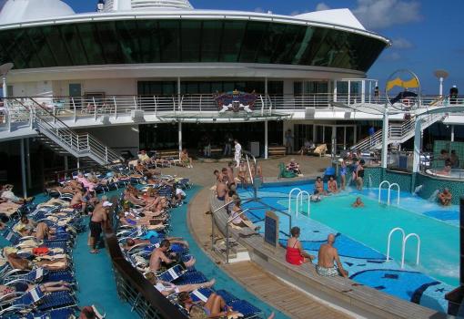 Las piscinas centrales del buque
